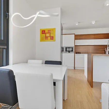 Sky In - With 2 Parking Places Bratislava