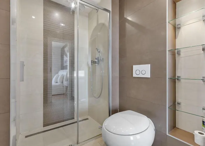 Sky In - With 2 Parking Places *