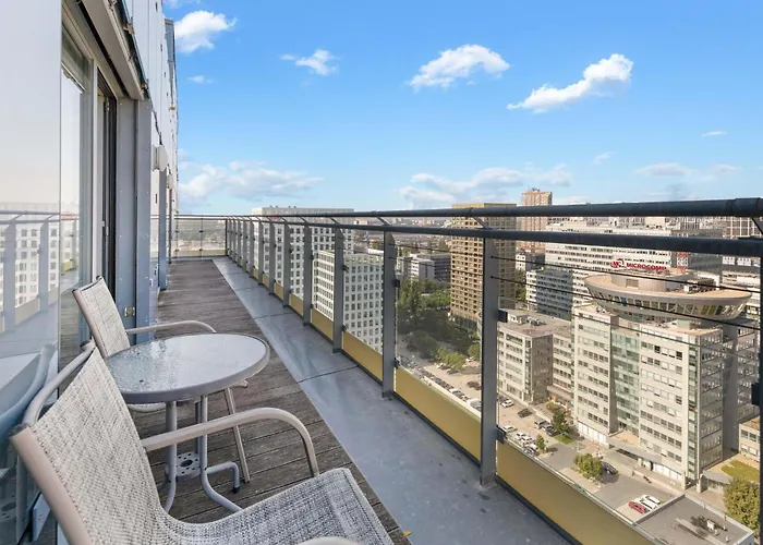 Sky In - With 2 Parking Places * ブラチスラヴァ