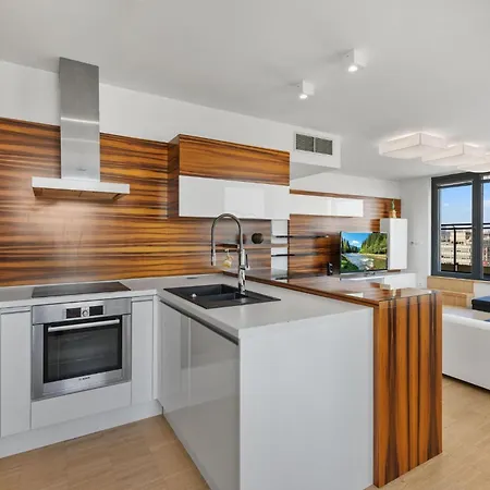 Sky In - With 2 Parking Places Apartament Bratysława