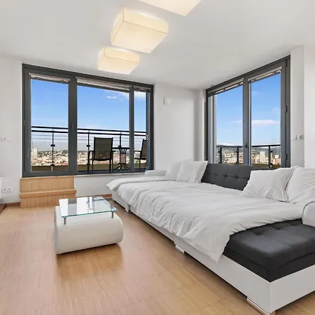 Sky In - With 2 Parking Places Apartmán