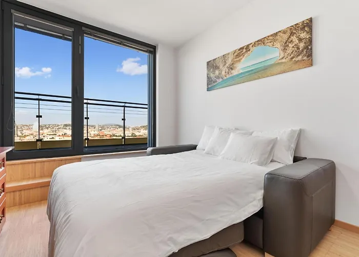 Sky In - With 2 Parking Places *